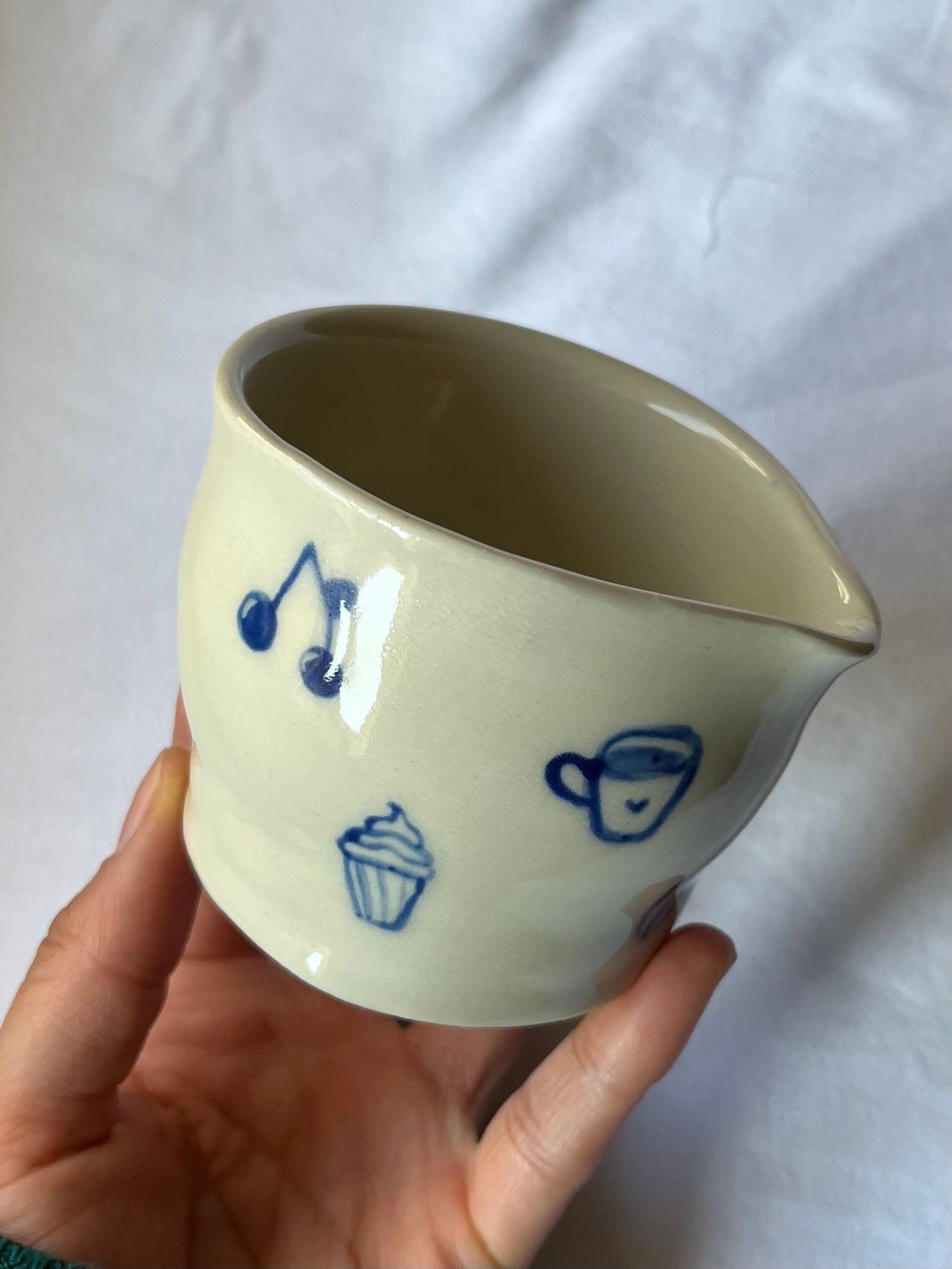 Dairy Creamer & Pouring Cup